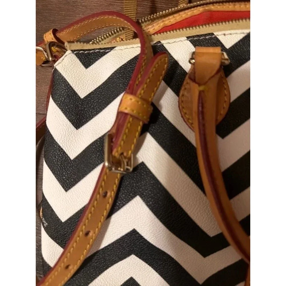 Dooney & Bourke Chevron black/white purse w/ crossbody strap